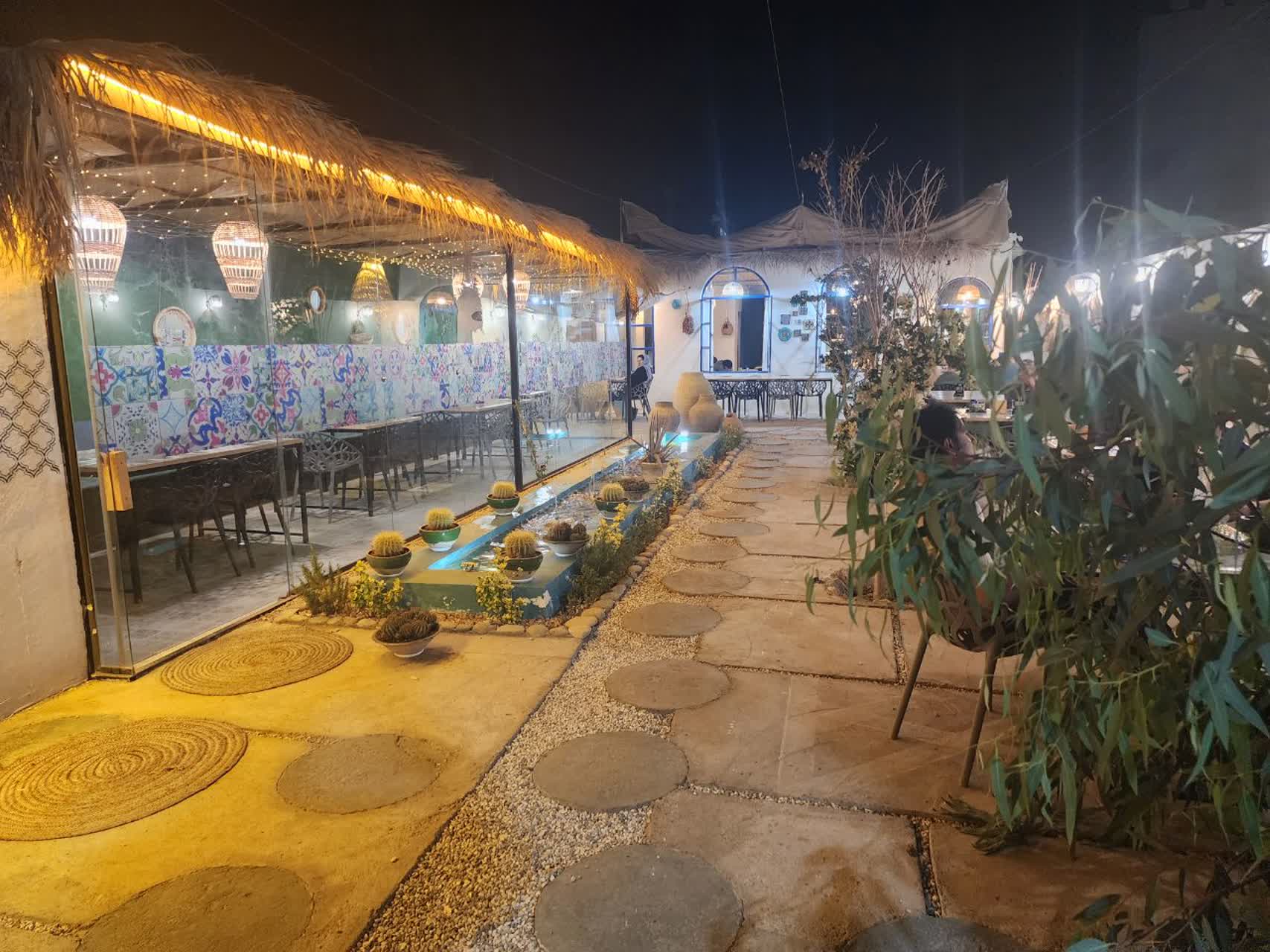 تصویر کاور فروشگاه رستوران آندو